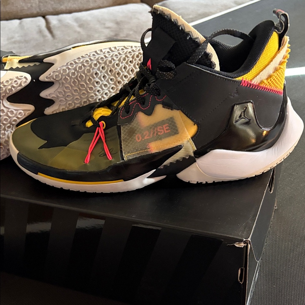 Jordan Russel Westbrook Athletic Shoes Black Yellow Red